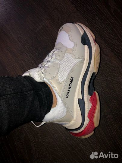 Balenciaga triple s оригинал