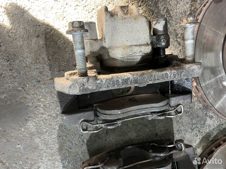 Передние суппорта с дисками volvo s60 (2004)