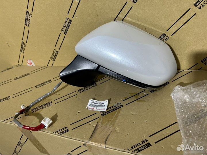 Зеркало левое Toyota Camry 70