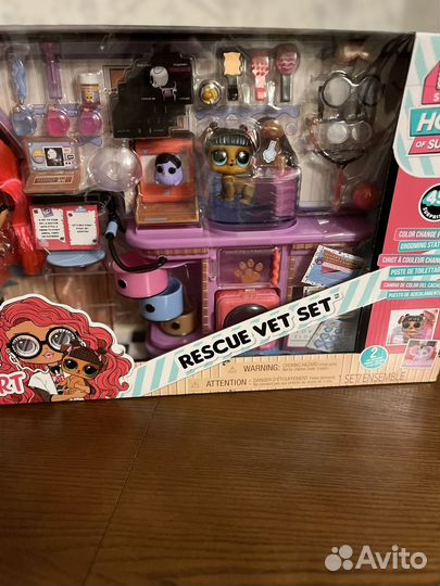 Lol Rescue vet set