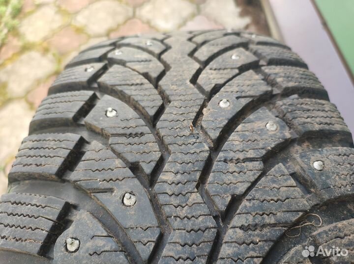 Pirelli Formula Ice 215/65 R16 98T