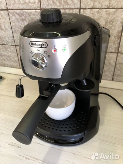Кофеварка рожковая Delonghi EC221.B