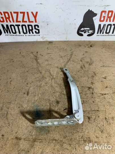 Петля капота правая Renault Duster HS F4R 2017