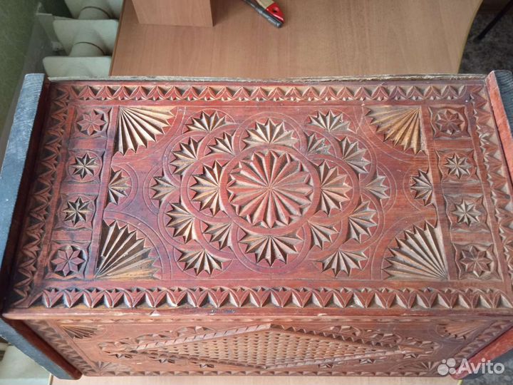 Хлебница деревянная резная