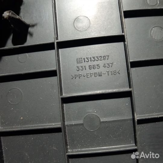 Накладка центральная 13133297 Opel Astra h