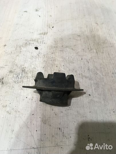 Опора кпп Ауди 80 Б4