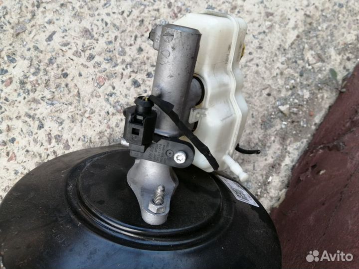 Вакуум Тормозов Поло Седан в сборе