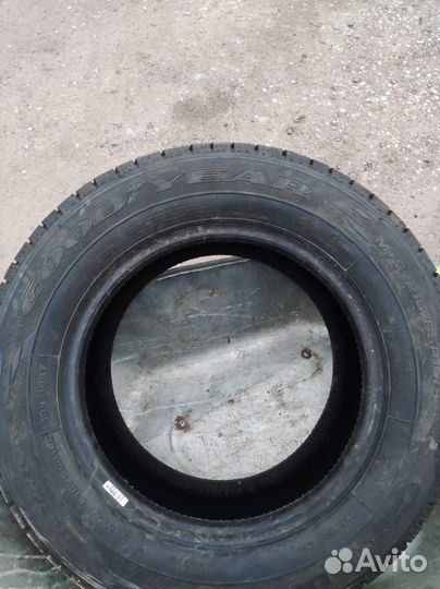 Goodyear UltraGrip 215/65 R15C 19G