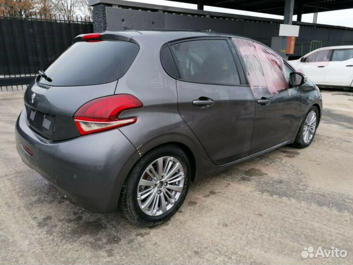 Peugeot 208 рестайлинг 2015-2019г на запчасти