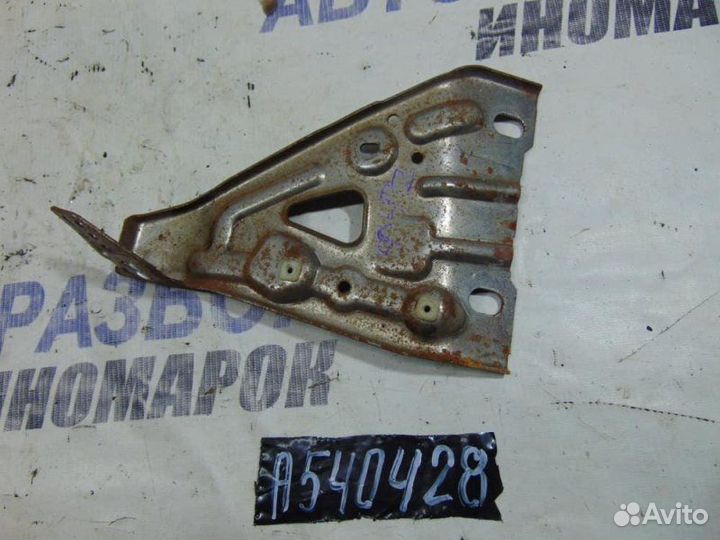 Кронштейн левый Ford Focus 2 DA 2005-2008