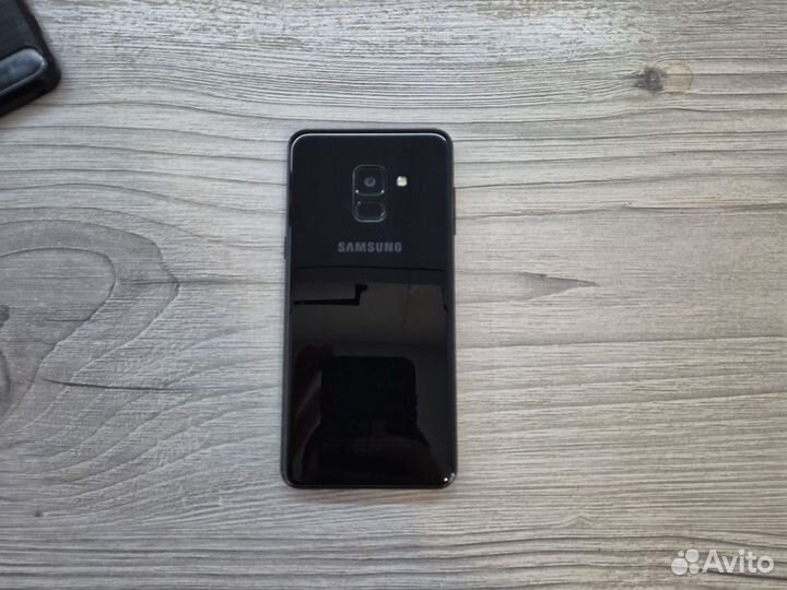 Samsung Galaxy A8 (2018), 4/32 ГБ