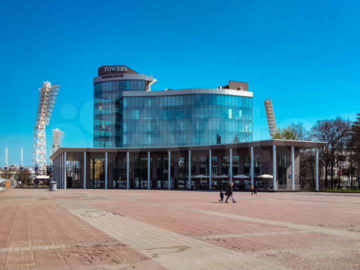 Офис с полной отделкой и видом на Ауру