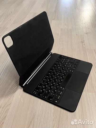 Чехол-клавиатура Apple Magic Keyboard