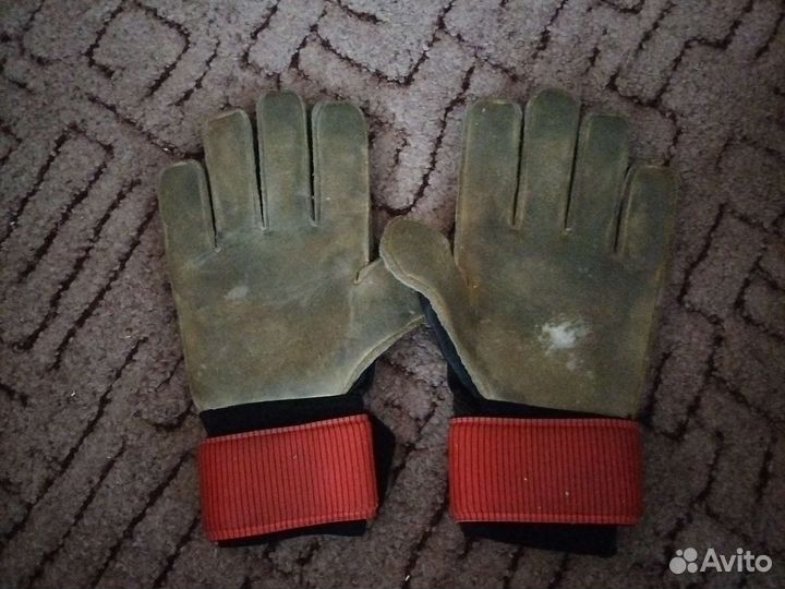 Вратарские перчатки adidas