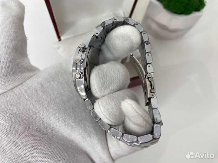 Часы кварцевые женские