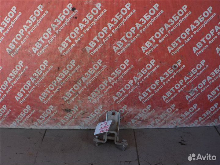 Петля двери нижняя задняя левая Mitsubishi Galant