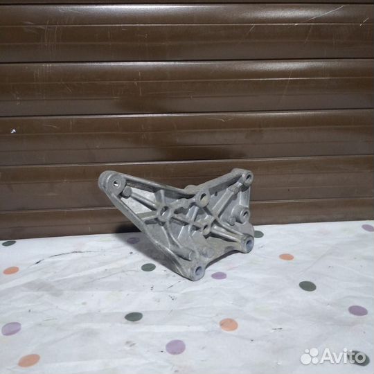 Кронштейн коллектора Мерседес C -Class w204 om651
