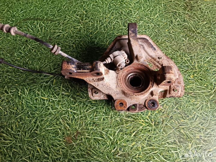 Поворотный кулак передний правый Опель Вектра Б