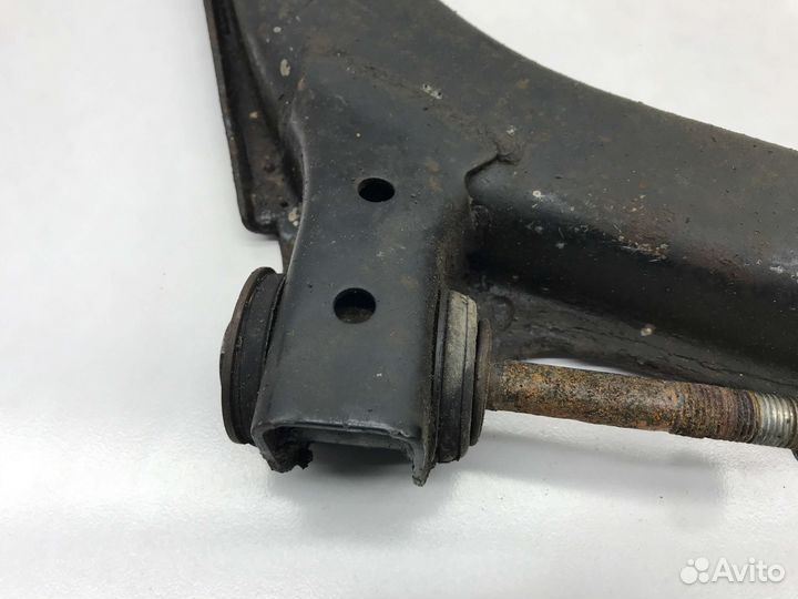 Рычаг передний правый Daewoo Nexia N100 2007 г.в