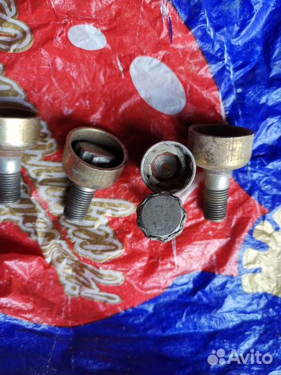 Продам болты секретки