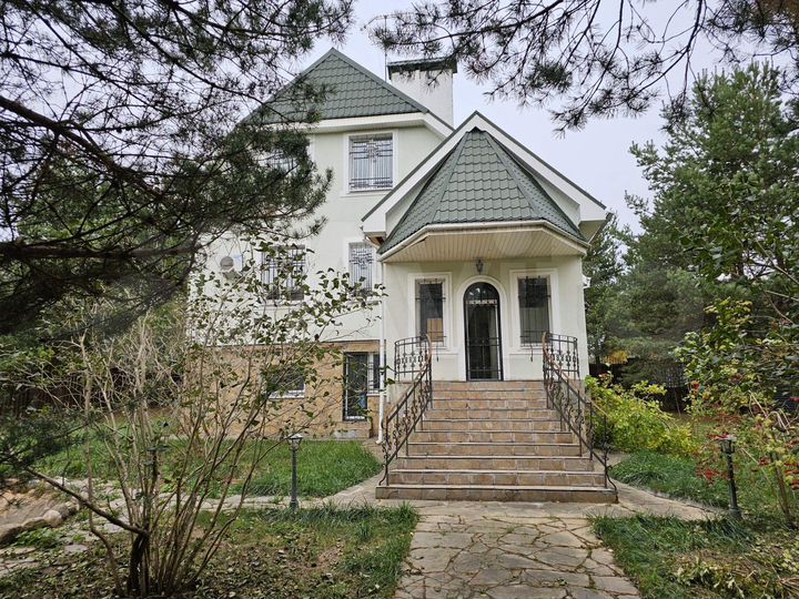 Дом 220,9 м² на участке 20 сот.