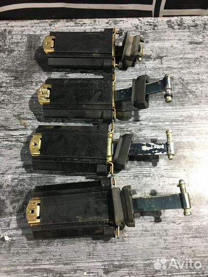 Ограничители дверей Mercedes-Benz W140