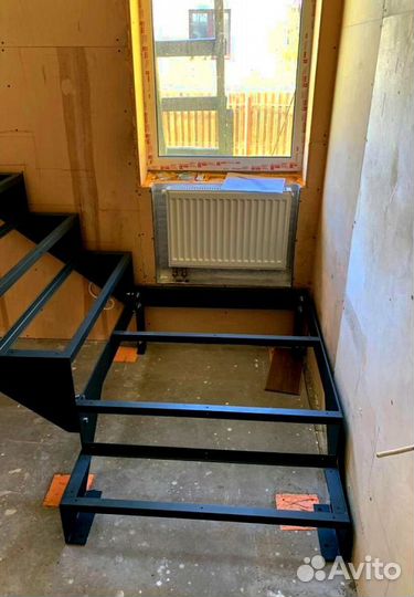 Металлические лестницы с поворотом