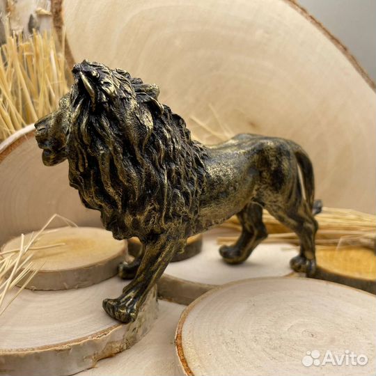 Бронзовая статуэтка Лев