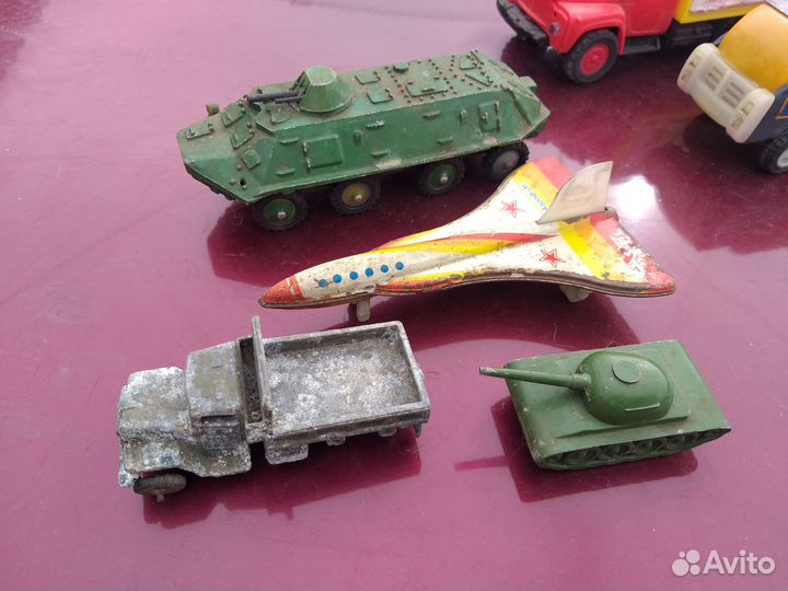 Ретро игрушечные машинки 60х-90х годов