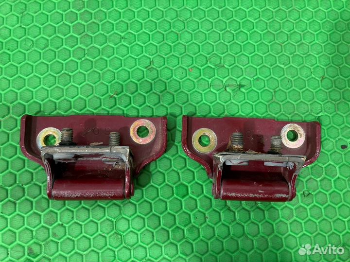 Петля двери багажника Honda Pilot YF1 2002