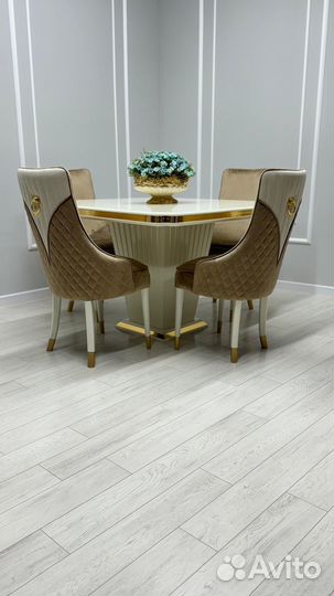 Стол и стулья