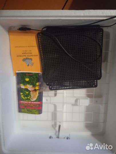 Инкубатор для яиц бытовая 