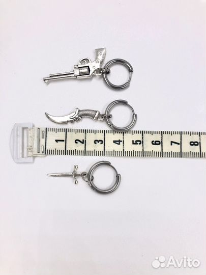 Серьги с подвесками оружие