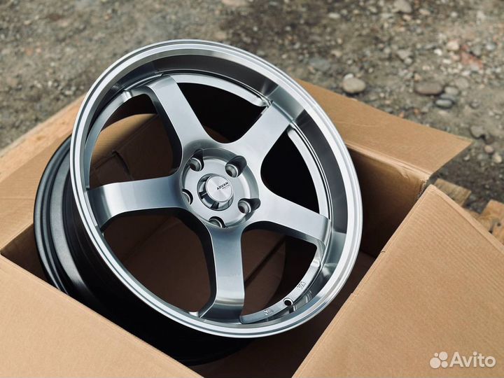 Advan Racing GT 5x114,3 R17