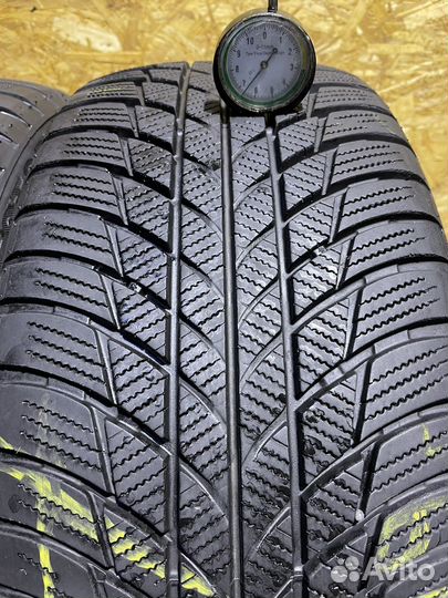 Bridgestone Blizzak LM-001 225/50 R17