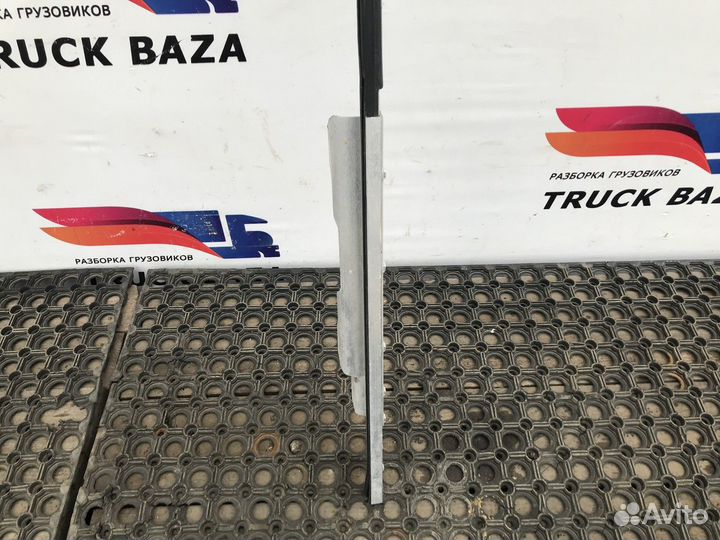 1885464 Направляющая левой двери