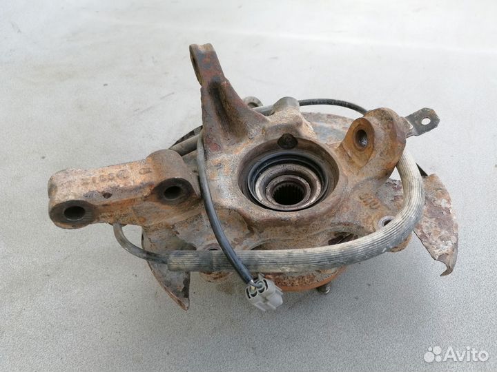 Кулак поворотный передний для Nissan Almera N15