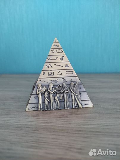 Фигурка статуэтка