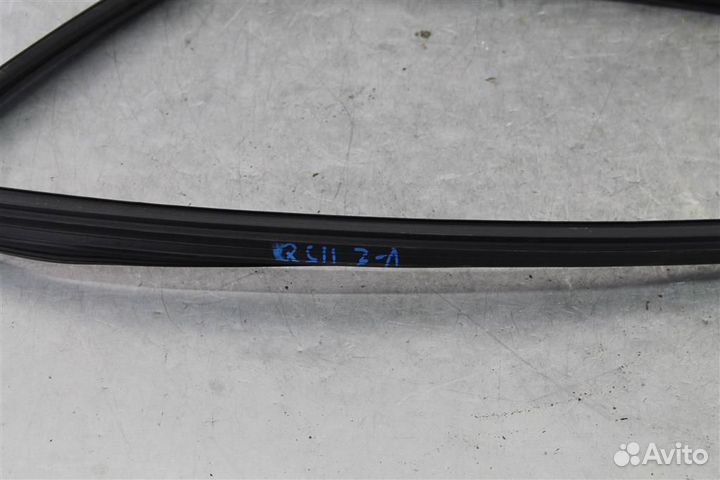 Уплотнитель стекла двери задней левой Nissan Qash