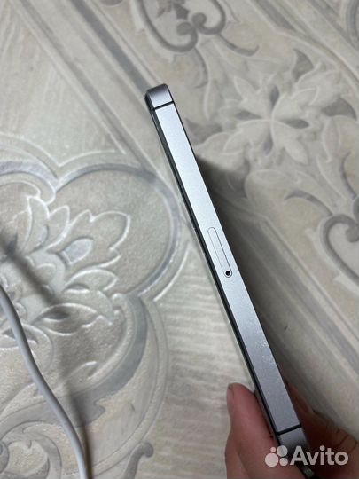 Телефон iPhone se 2016