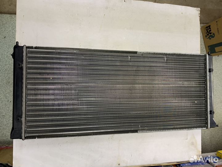 Радиатор охлаждения 353121253 VW Passat B3