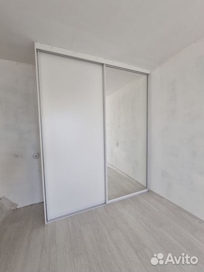 Шкаф двухстворчатый