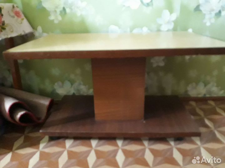 Журнальный столик на колесах бу