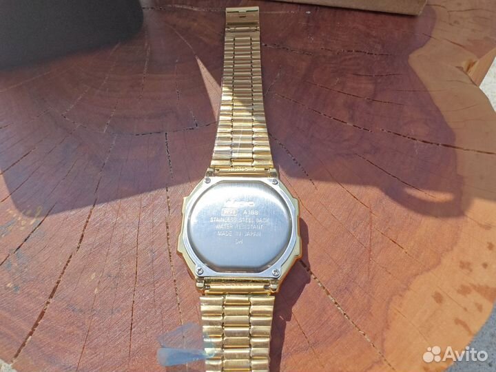 Часы Casio сенсорные, золотые