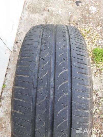 Yokohama BluEarth AE01 215/60 R16 99H