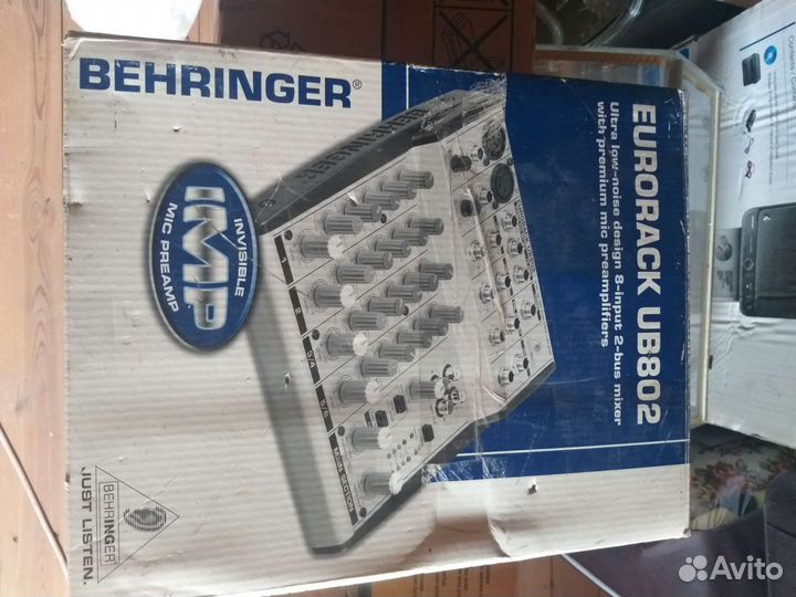 Микшерный пульт Behringer Eurorack UB802