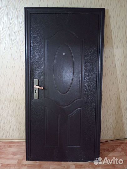 Продам входную дверь