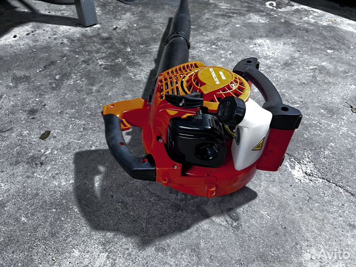 Бензиновая воздуходувка