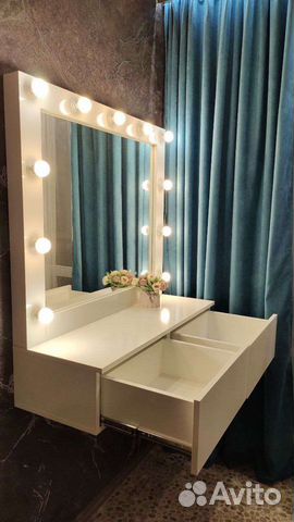 Гримерное зеркало со столом