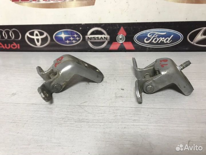 Петли двери задние левые Nissan Expert VEW11